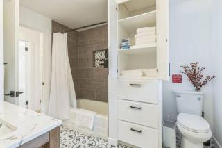 Welcome to Modern Bright Home! - Burien - 8