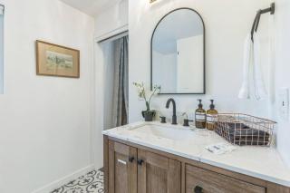 Welcome to Modern Bright Home! - Burien - 1