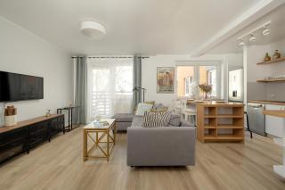 Jasny Apartament z 2 Balkonami Wrocław Partynice by Noclegi Renters - 2