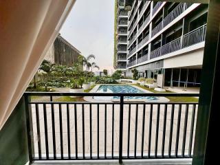 Luxury Condo with balcony on amenity floor, easy access to pool, Sky Garden, Working Lounge and Gym in Makati 7F - Manila - 4