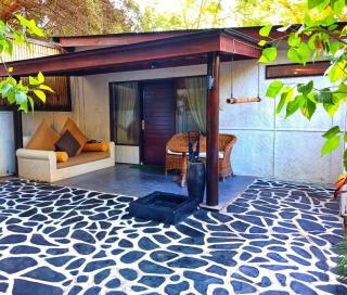 Scallywags Beach Club - Gili Air - 7