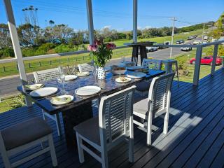 Oceanfront Sandy Beach Couples Getaway - Emerald Beach - 9