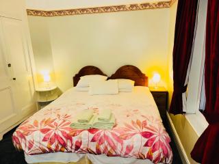 The Bliss 9 Home Stay, Self check in with smart lock, Non Smoking Home in and out - Southampton - 6