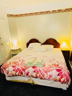 The Bliss 9 Home Stay, Self check in with smart lock, Non Smoking Home in and out - Southampton - 3