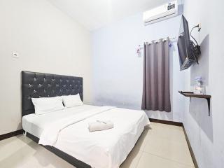 Homestay Sido Joyo near Sunrise Mall Mitra RedDoorz - Mojokerto - 0