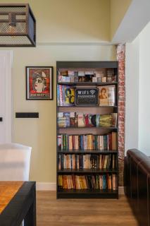 Urban Charm & Comfort - Chic 2BD in Prime Location by Flat Mаnager - Sofia - 3