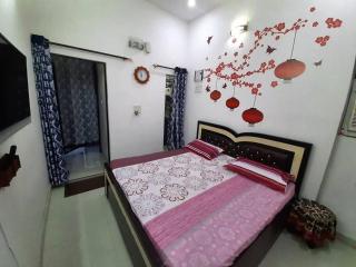 Sleek City Retreat with Kitchen l Near Airport - New Delhi - 0