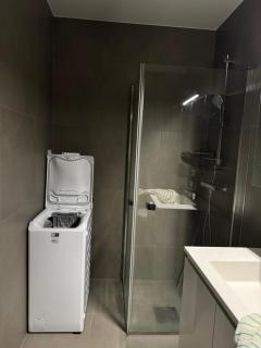 Liten og moderne hybel med gratis parkering - 5