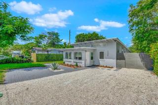 2BR 1BA Home near Nightlife and Beach - 1