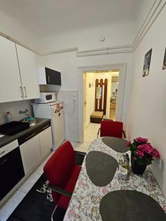 Pet Friendly 2BDR Apartment - Budapest - 3
