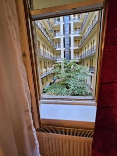 Pet Friendly 2BDR Apartment - Budapest - 1