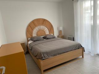 Très beau F2 neuf 50 M2 , grande terrasse 30 M2, très bien situé - Narbonne - 2