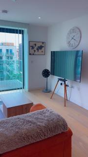 DS Rentals - Entire 1 Bedroom Apartment - London - 9