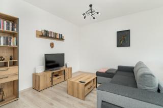 Przestronny Apartament Blisko Jeziora w Poznaniu 2 Miejsca Postojowe by Noclegi Renters - Poznan - 1