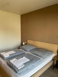 Modernes & gepflegtes Hotelzimmer mit Küche! - Bernstadt - 8