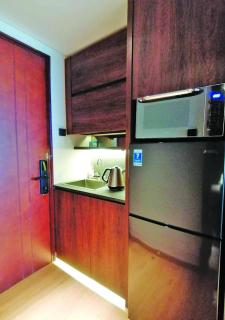 Newly Renovated 55th Floor Seaview Unit Pollux Batam - Batam Center - 8