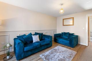 Spacious & Stylish 4 Bed home in Worsley - 8