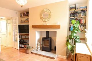 May Cottage, Sofa bed, Garden, Countryside - - 0