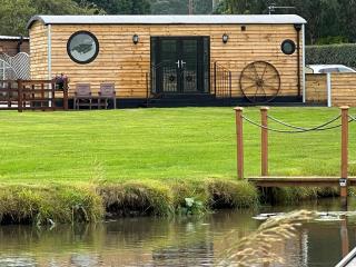 Ye Old Lambing Lodge - Spring Paddock - 0