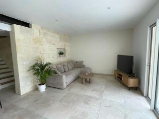 Maison en pierre avec sa piscine chauffée - 9
