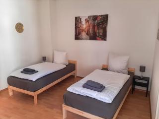 Zentrale 2-Zimmer-Wohnungen für Gruppen & Monteure, fußläufig zur Elbe & Shoppingcenter - 9