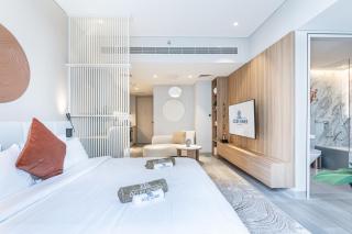 Luxe Central Marina Studio with Rooftop Pool - 4