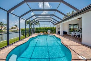 Villa Destiny by CoralVilla -spacious & modern, canal, pool & spa - Cape Coral - 3