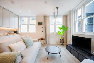 Two Bed Duplex in Covent Garden - London - 8
