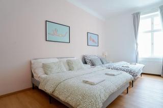 The Dante Family and Friends Apartment - City Center, Parking - Prague - 5