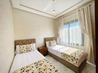 Modern Aparthotel 5 with On-Site Restaurant - 5