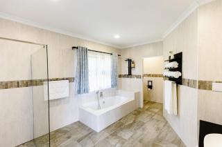 8 On Eagle Bed & Breakfast Room 1 - Umtentweni - 4