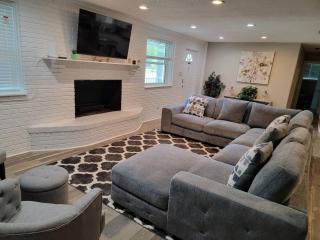 Com4ort Living Presents CJ's Landing - Beeghly Heights - 9