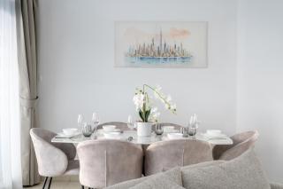 Casa Nomad - Stunning High-Floor Apt with Palm & Sunset Views - 3