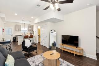 Alto L3 I Beautiful 2 Bedroom Apartment - Clarksville - 0