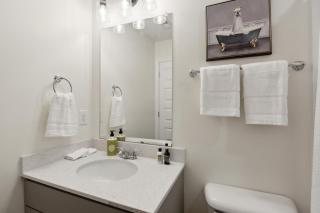 Alto B5 I Luxurious & Spacious I Free Parking - Clarksville - 2