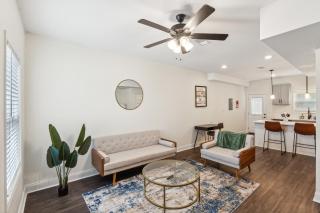 Alto D8 I Modern New Construction 2bd Apartment - Clarksville - 0