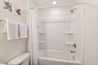Alto D8 I Modern New Construction 2bd Apartment - Clarksville - 1