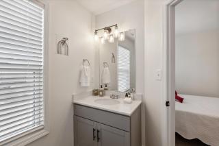 Alto D8 I Modern New Construction 2bd Apartment - Clarksville - 2