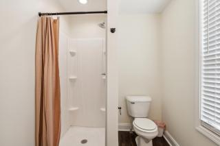Alto Q8 I Luxurious & Spacious I Free Parking - Clarksville - 4