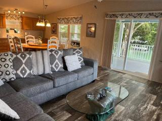 The Chuby Mermaid - Weeki Wachee River Access Waterfront with Paddlecraft - Spring Hill - 5