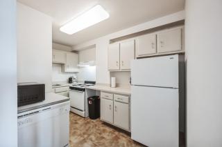 PP 1111 Modern Corporate 1br, pool, Gym - 1