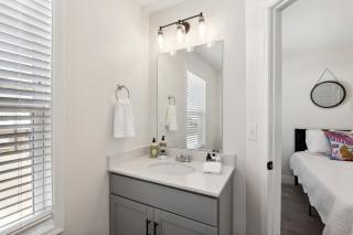 Alto L3 I Beautiful 2 Bedroom Apartment - Clarksville - 6