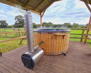 Reindeer Lodge Very Special Retreat With Private Hot Tub Near Cannock Chase By StayStaycations - - 5