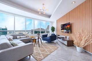 Expansive 5BR Dubai Marina Apt Near JBR Beach - Games - Pool - 0