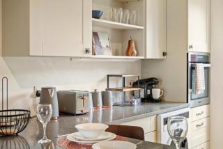 Nice House & Free Parking Close to Morden & Sutton - Morden - 2