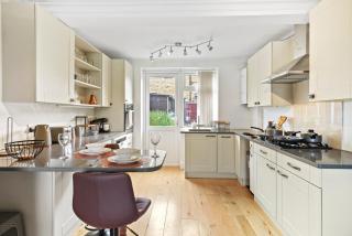 Nice House & Free Parking Close to Morden & Sutton - Morden - 7
