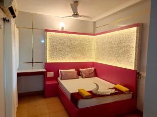 Couple Friendly Bath Tub Flats - Arpora - 7