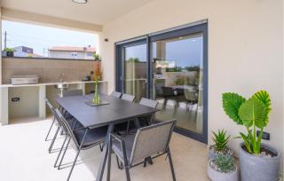 Amazing Home In Loborika With Wifi - Loborika - 1