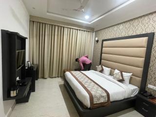 The Blossom Rooms Best Rated Property - Mathura - Mathura - 3