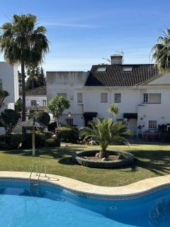 Chalet con barbacoa y piscina - Estepona - 8
